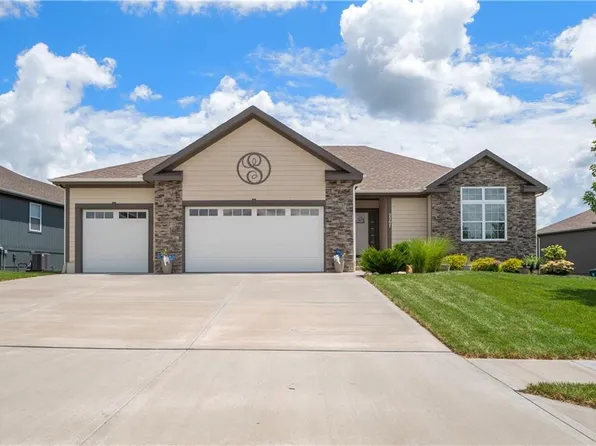 2207 Foxtail Dr, Kearney, MO 64060