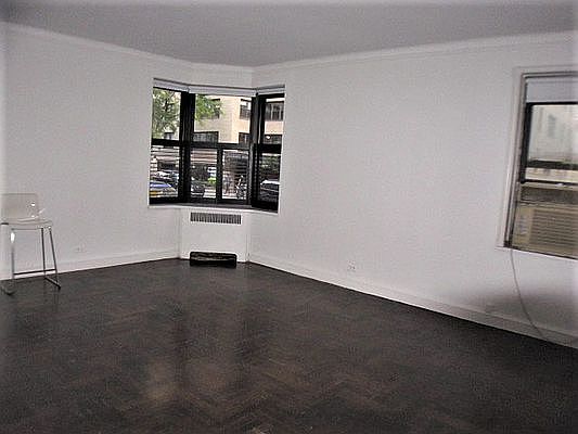5th image of 208 E 28th St APT 1H