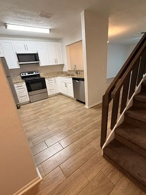 2 bed, 1.5 bath, 1224 sqft, $1,700 — Photo 4