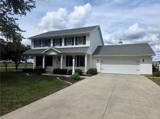 9020 E Emerald Dr, Effingham, IL 62401