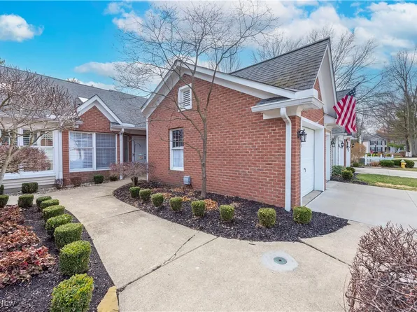 225 Westwind Dr Unit 31, Avon Lake, OH 44012