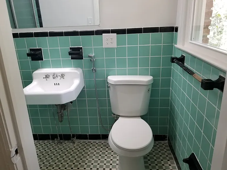 2079 Honeysuckle Ln SW — Photo 10