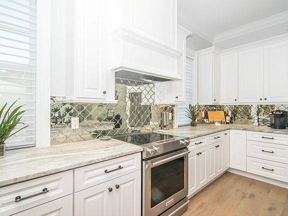 4th image of 203 W Woodlawn Ave