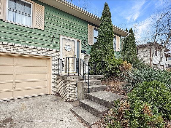 2nd image of 3902 Greenridge Dr