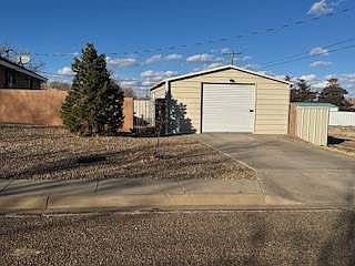 5th image of 823 Miel De Luna Ave