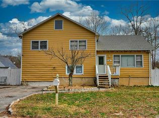 151 Washington Dr, Mastic Beach, NY 11951