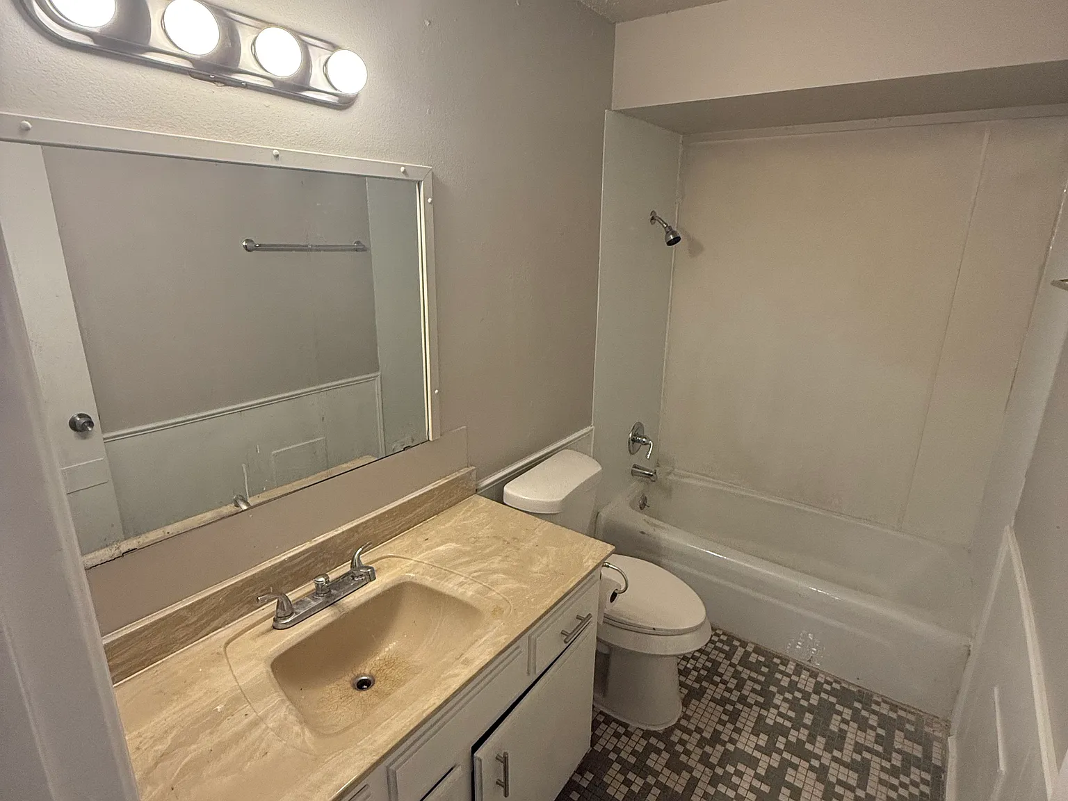 3 bed, 1108 sqft, $1,150 — Photo 4