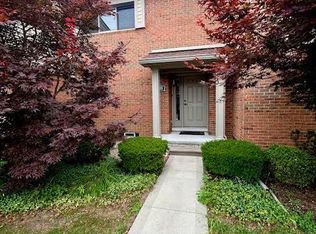 3729 Old Creek Rd #6, Troy, MI 48084