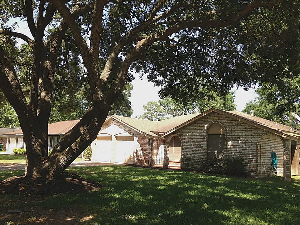 2530 Pine Village in the heart of Spring Shadows...welcome home