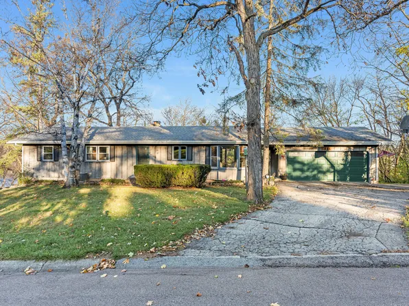 1041 Woodcliff Dr, South Elgin, IL 60177