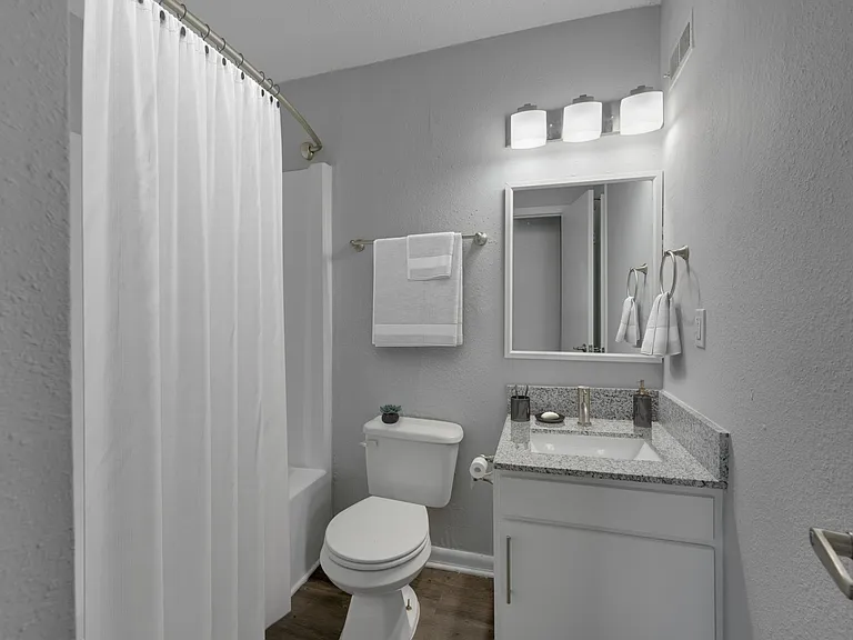 SoHo Apartment Homes — Photo 7
