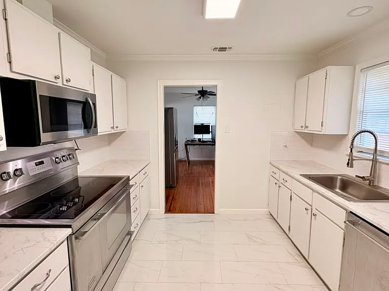 320 Georgia Ave — Photo 16