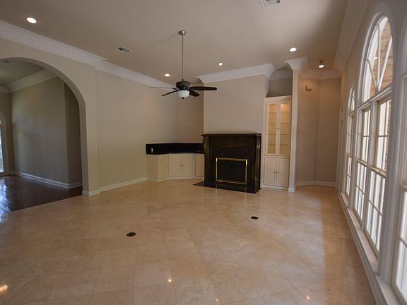 5th image of 305 Englewood Dr
