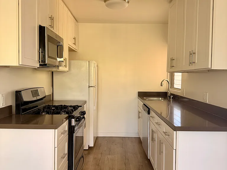 14641 Magnolia Blvd #5 — Photo 4