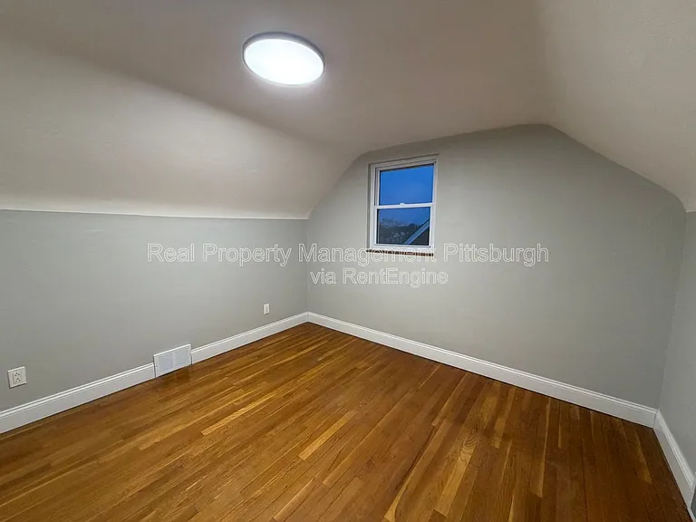 1053 Edward Dr — Photo 10