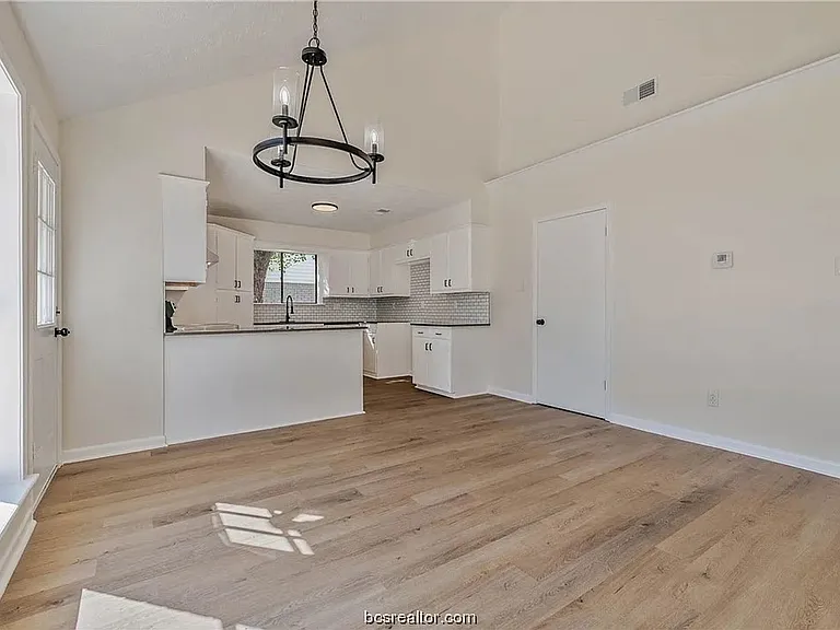 1218 Haley Pl — Photo 5