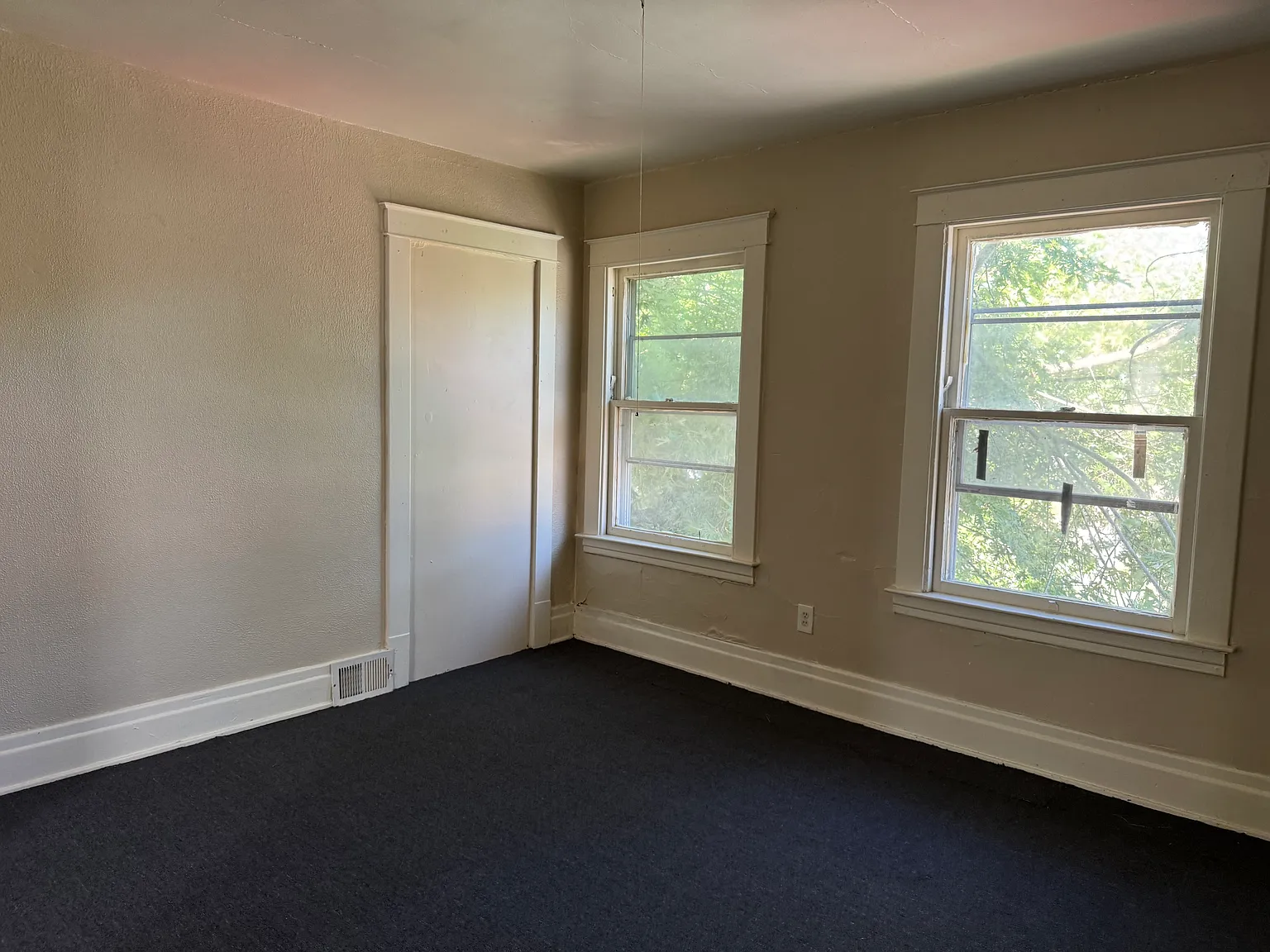 3 bed, 960 sqft, $1,000 — Photo 4
