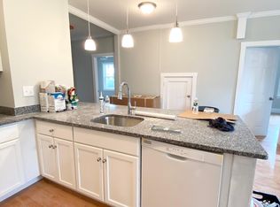 327 High St APT 1F, Bristol, RI 02809