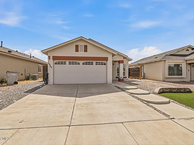 4964 Jennifer Claire — Photo 1
