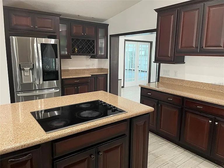 1858 N Prairie Dunes Ct — Photo 5
