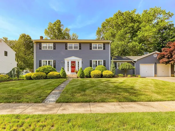 975 Schweitzer Pl, North Brunswick, NJ 08902