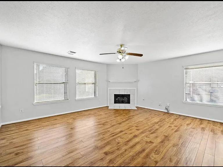 8823 Emerald Heights Ln — Photo 10