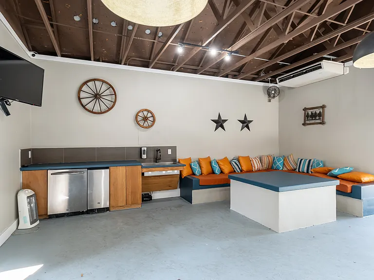 Western Station Apartments — Photo 5