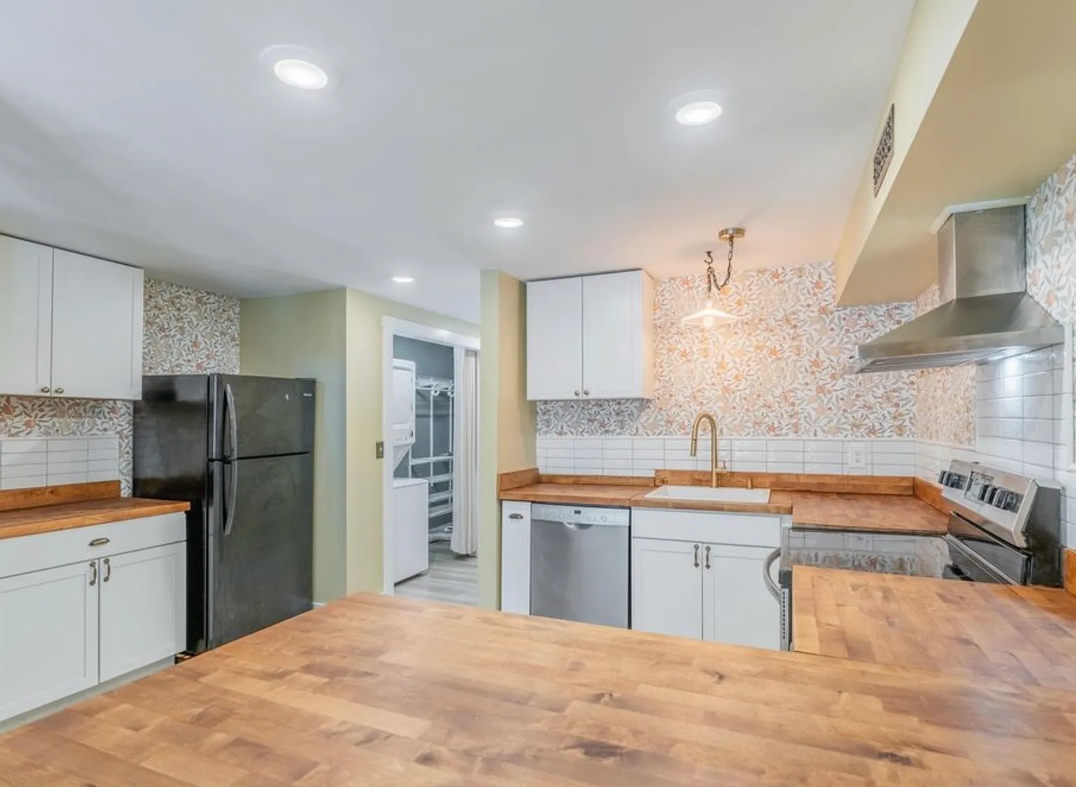 2 bed, 1.5 bath, 1350 sqft, $2,300 — Photo 4