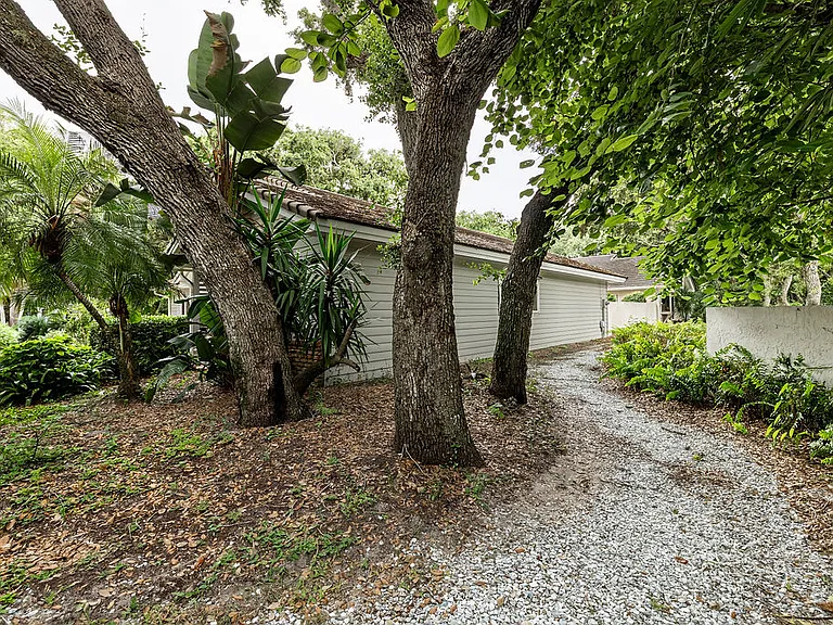 300 S Peppertree Dr — Photo 51