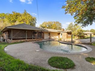 1225 Surry Place Dr, Cleburne, TX 76033