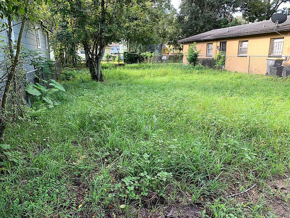 2nd image of 1618 W 23rd St