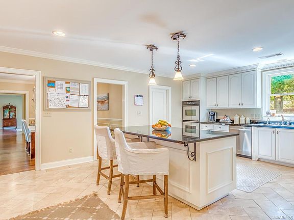 3rd image of 2478 Hawthorn Dr