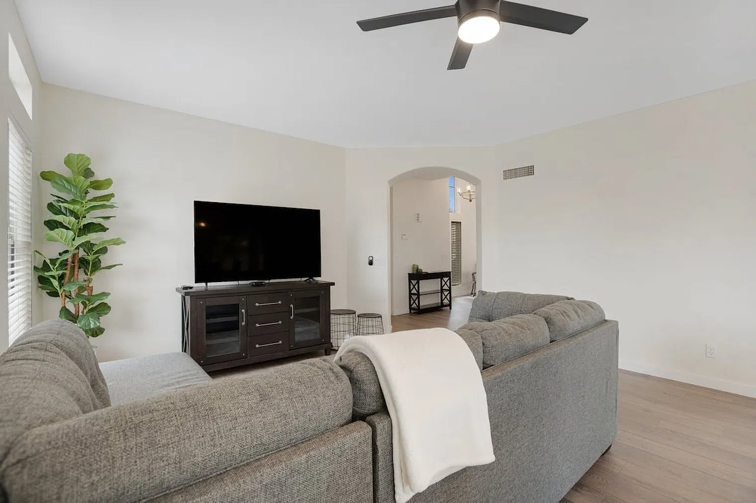 5 bed, 3.0 bath, $12,530 — Photo 3