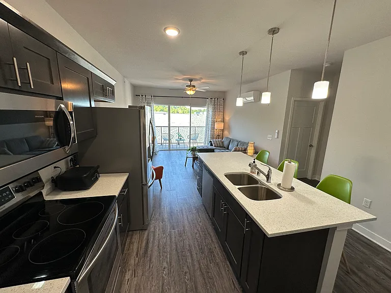 1601 N Windsor Ave #307 — Photo 8