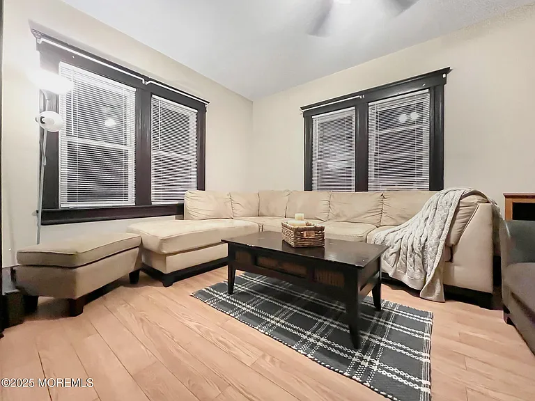 208 14th Ave #W — Photo 6
