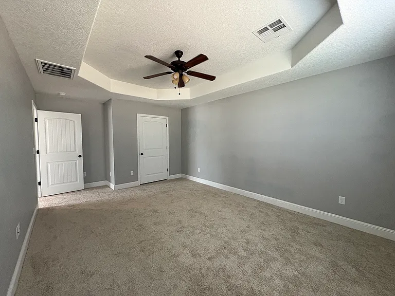 901 N Hall St — Photo 14