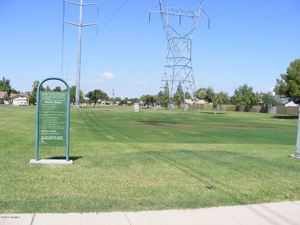 1st image of 439 N New Hvn