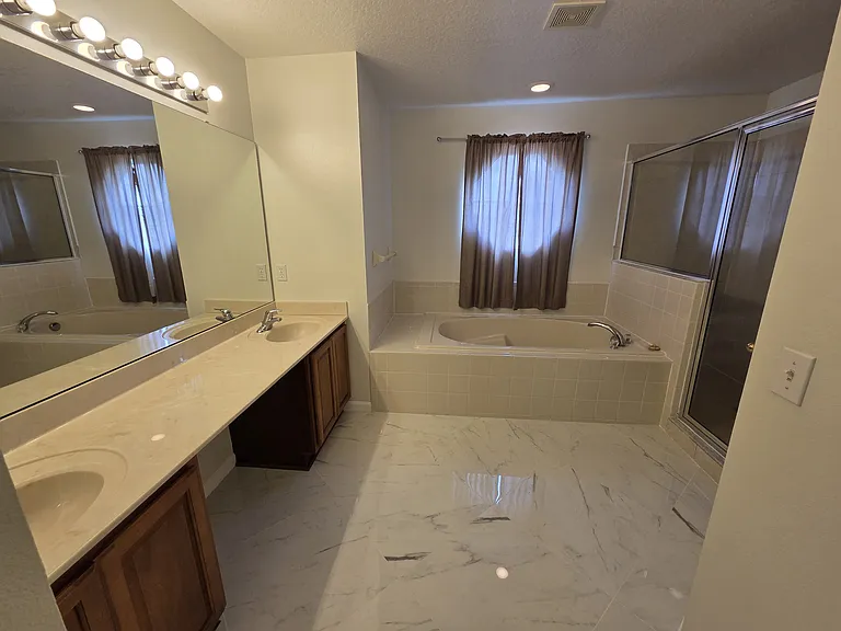 330 Aldershot Ct — Photo 29