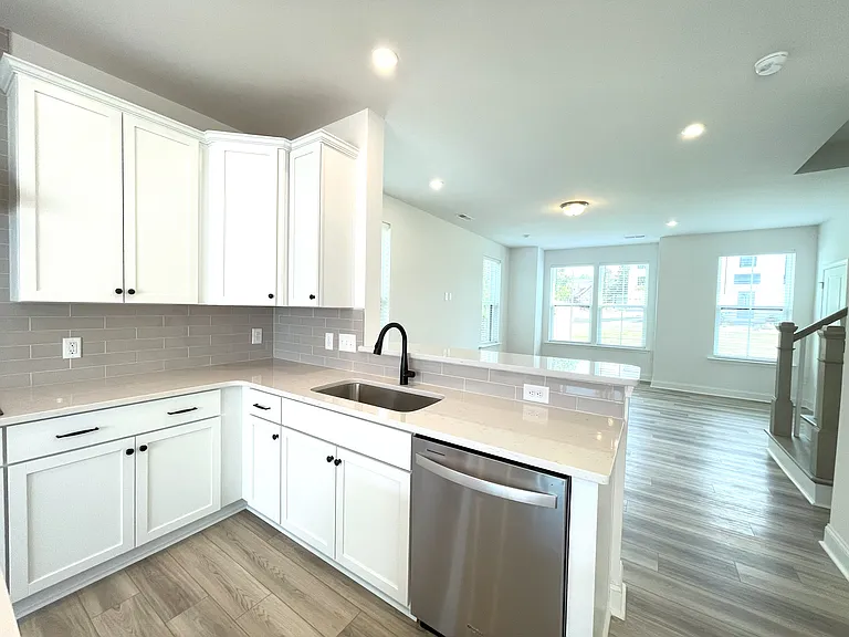 5005 Layman Dr — Photo 14