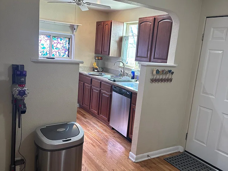 1314 W Gill Pl — Photo 5