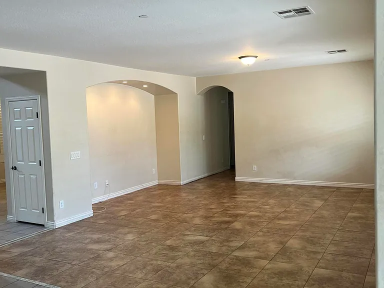13518 W Verde Ln — Photo 9