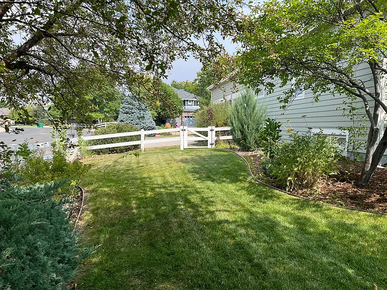 8493 Castaway Dr — Photo 25