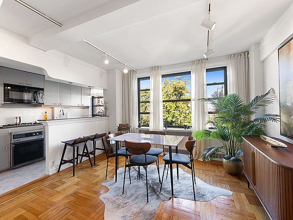 3rd image of 152 E 94th St APT 8D