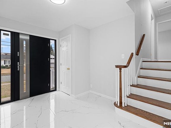 5th image of 229 Standish Rd