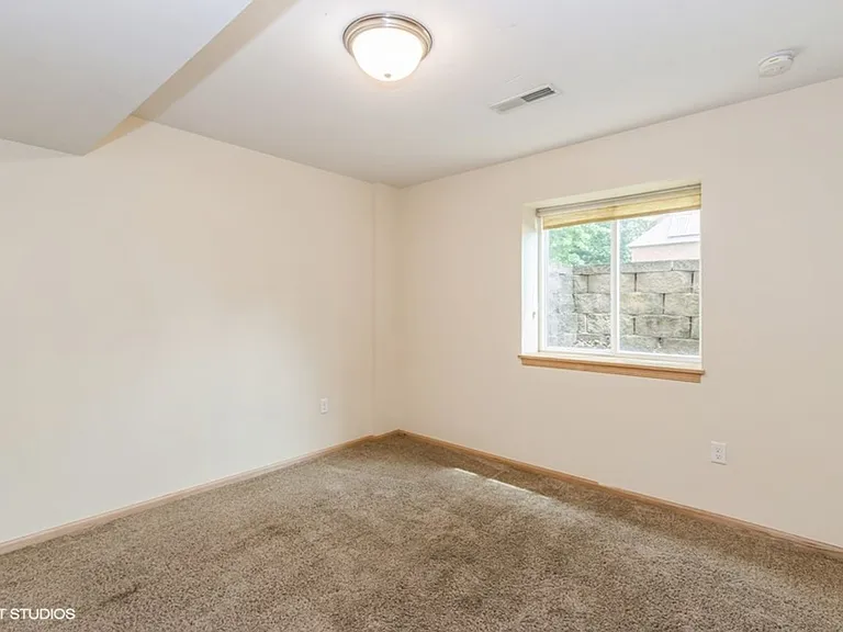 901 Scott Park Dr — Photo 22