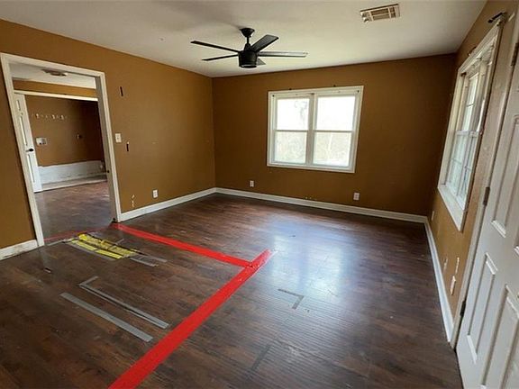 2nd image of 4367 Maple Dr