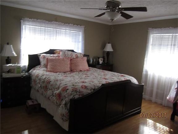 3rd image of 4782 Camelot Dr