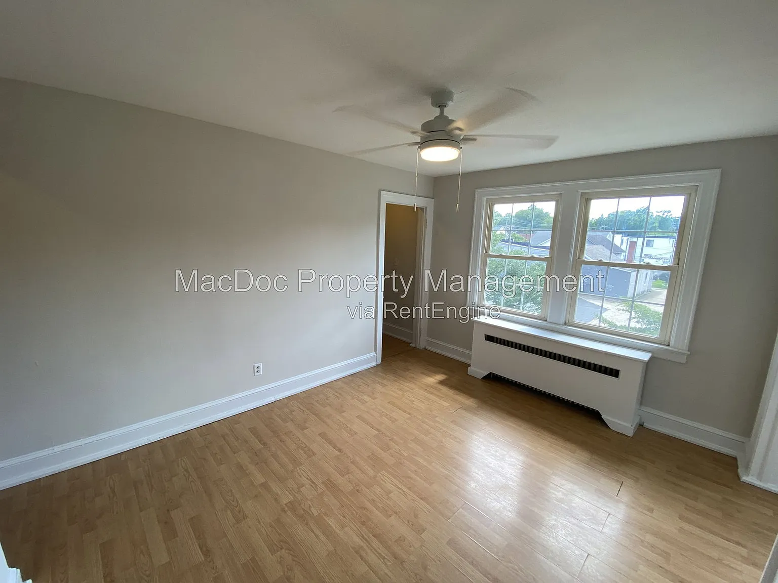 3 bed, 1.0 bath, 669 sqft, $1,595 — Photo 3
