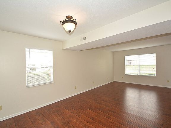5th image of 453 Yorktown Ln