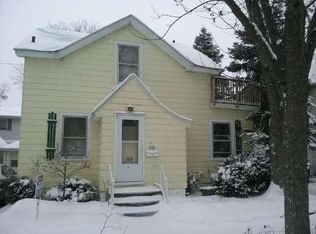 909 Division St, La Crosse, WI 54601